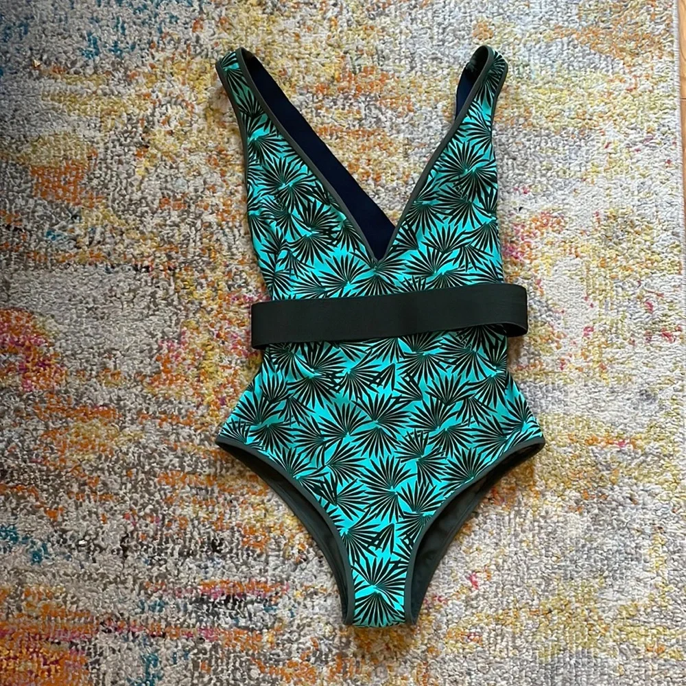 Summer sale 💞DVF one piece swimsuit green printed with detachable belt - Picture 2 of 5